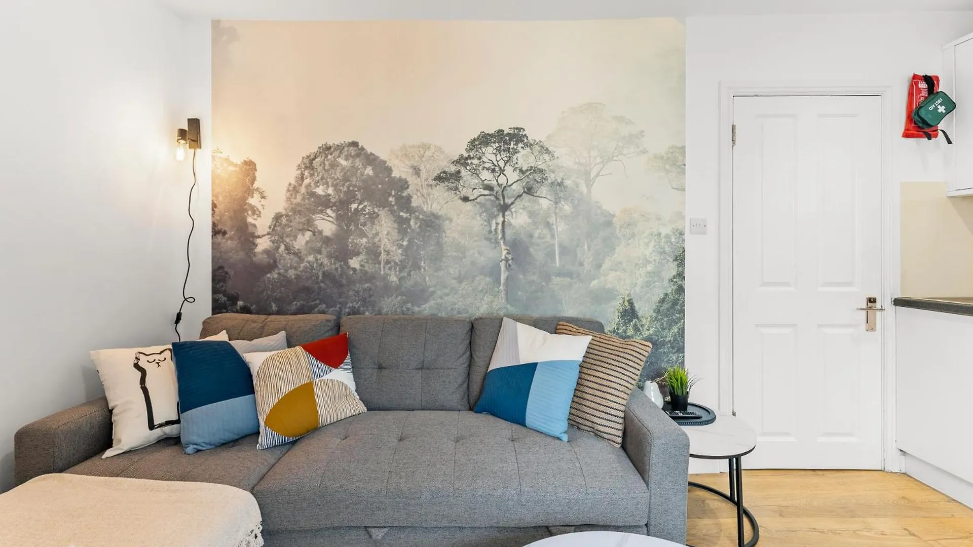 Stylish 3 Bed Flat In Brighton - Sleeps 8 Apartment 0*,  United Kingdom